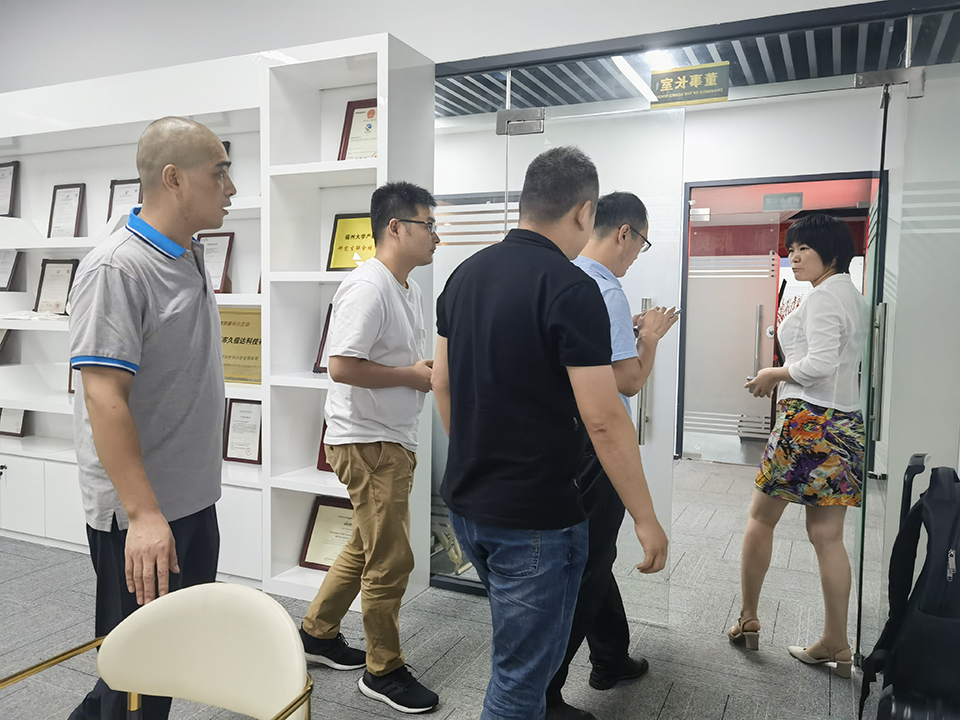 久信達(dá)歡迎添可智能看廠，為您帶來環(huán)保包裝解決方案(圖2)